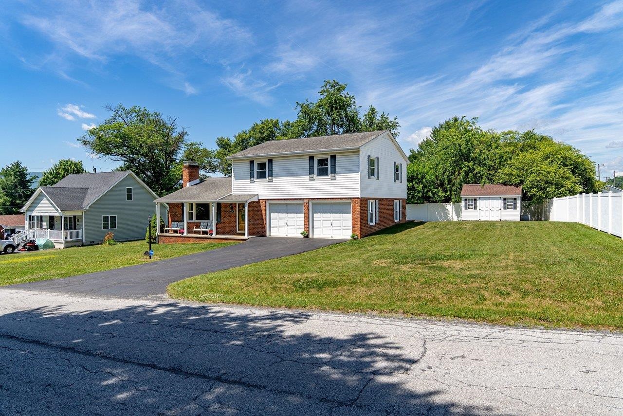21 STUART AVE, STUARTS DRAFT, Virginia 24401, 3 Bedrooms Bedrooms, ,2 BathroomsBathrooms,Residential,21 STUART AVE,678581 MLS # 678581 21 STUART AVE, STUARTS DRAFT, Virginia 24401, 3 Bedrooms Bedrooms, ,2 BathroomsBathrooms,Residential,21 STUART AVE,678581 MLS # 678581