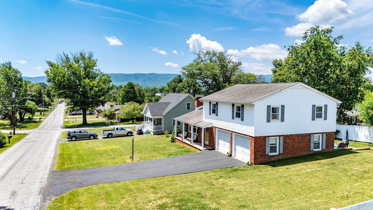 21 STUART AVE, STUARTS DRAFT, Virginia 24401, 3 Bedrooms Bedrooms, ,2 BathroomsBathrooms,Residential,21 STUART AVE,678581 MLS # 678581 21 STUART AVE, STUARTS DRAFT, Virginia 24401, 3 Bedrooms Bedrooms, ,2 BathroomsBathrooms,Residential,21 STUART AVE,678581 MLS # 678581
