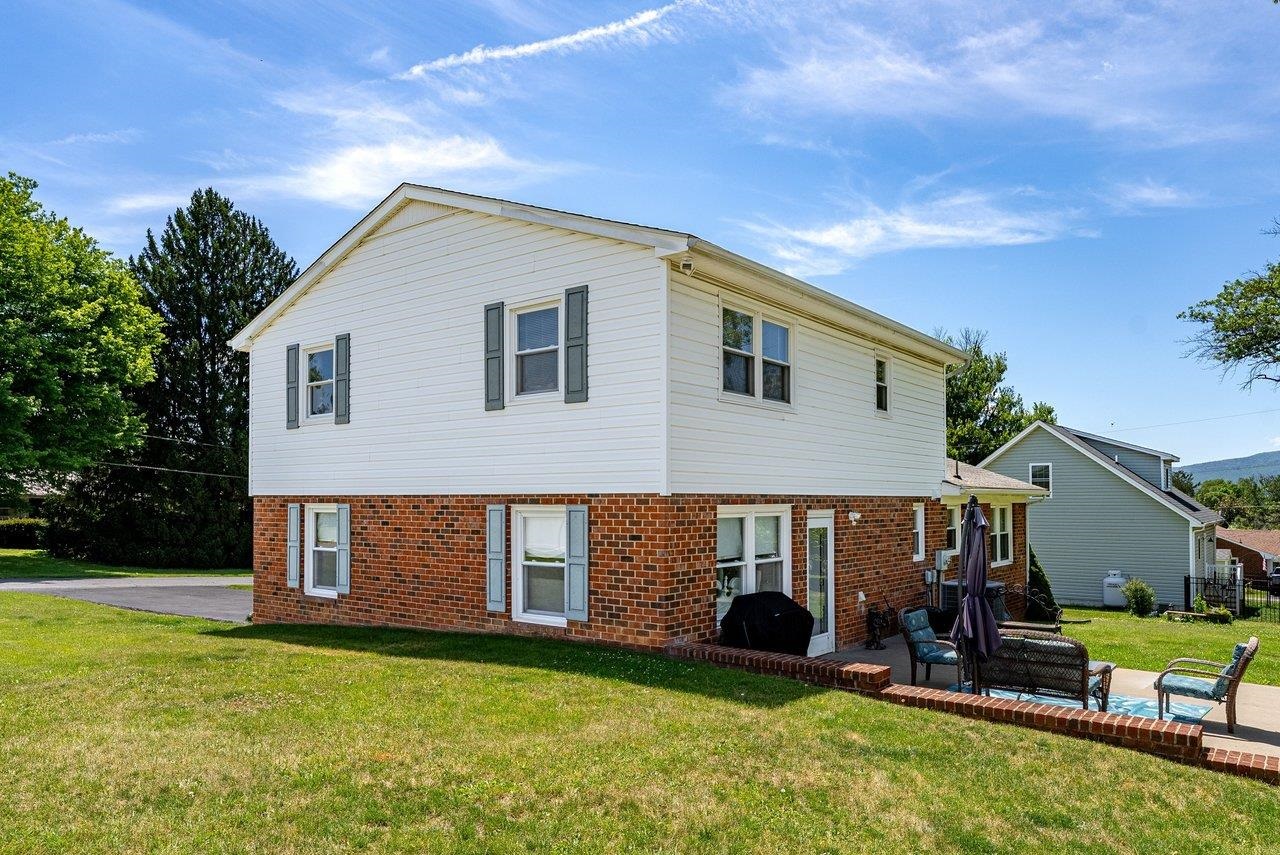21 STUART AVE, STUARTS DRAFT, Virginia 24401, 3 Bedrooms Bedrooms, ,2 BathroomsBathrooms,Residential,21 STUART AVE,678581 MLS # 678581 21 STUART AVE, STUARTS DRAFT, Virginia 24401, 3 Bedrooms Bedrooms, ,2 BathroomsBathrooms,Residential,21 STUART AVE,678581 MLS # 678581