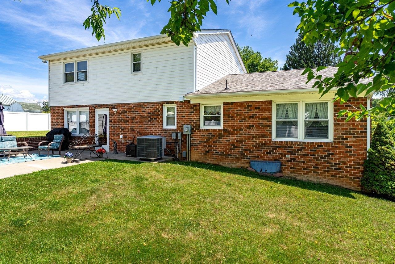 21 STUART AVE, STUARTS DRAFT, Virginia 24401, 3 Bedrooms Bedrooms, ,2 BathroomsBathrooms,Residential,21 STUART AVE,678581 MLS # 678581 21 STUART AVE, STUARTS DRAFT, Virginia 24401, 3 Bedrooms Bedrooms, ,2 BathroomsBathrooms,Residential,21 STUART AVE,678581 MLS # 678581