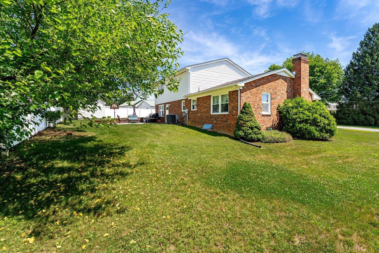 21 STUART AVE, STUARTS DRAFT, Virginia 24401, 3 Bedrooms Bedrooms, ,2 BathroomsBathrooms,Residential,21 STUART AVE,678581 MLS # 678581 21 STUART AVE, STUARTS DRAFT, Virginia 24401, 3 Bedrooms Bedrooms, ,2 BathroomsBathrooms,Residential,21 STUART AVE,678581 MLS # 678581