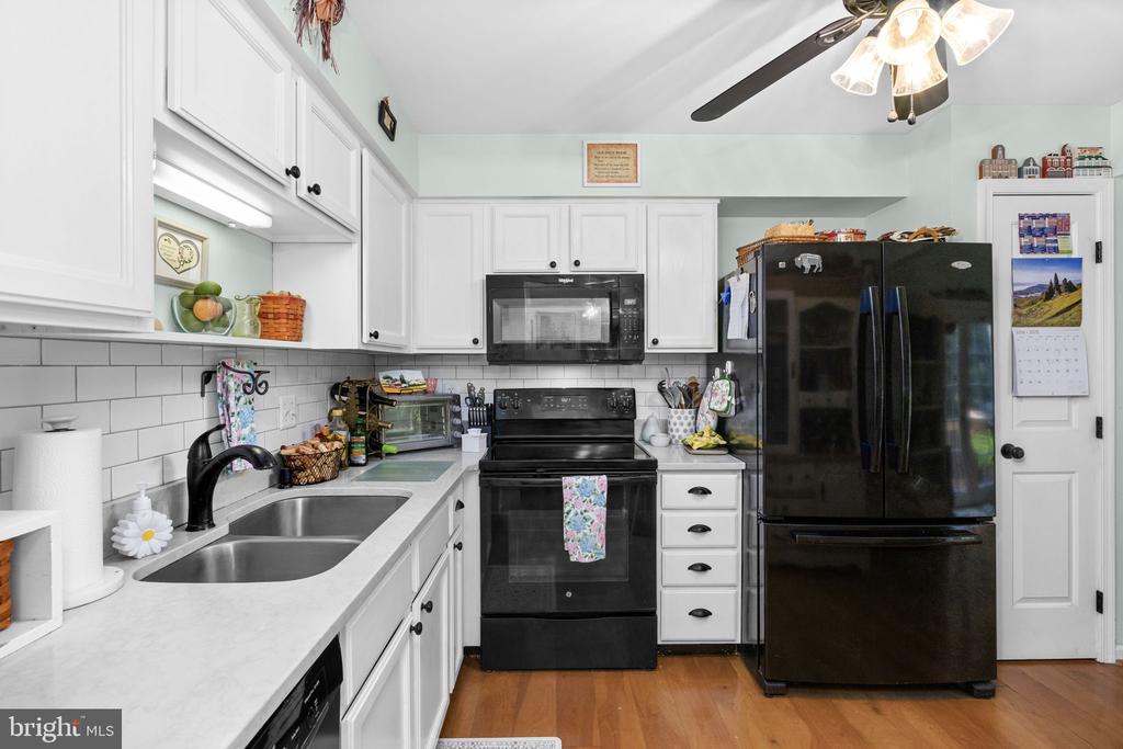 9609 BECKER CT, FREDERICKSBURG, Virginia 22408, 3 Bedrooms Bedrooms, ,2 BathroomsBathrooms,Residential,DOMINION FOREST,9609 BECKER CT,VASP2043002 MLS # VASP2043002