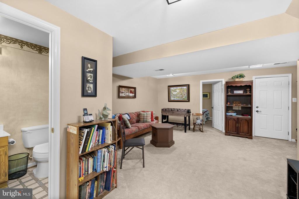 9609 BECKER CT, FREDERICKSBURG, Virginia 22408, 3 Bedrooms Bedrooms, ,2 BathroomsBathrooms,Residential,DOMINION FOREST,9609 BECKER CT,VASP2043002 MLS # VASP2043002