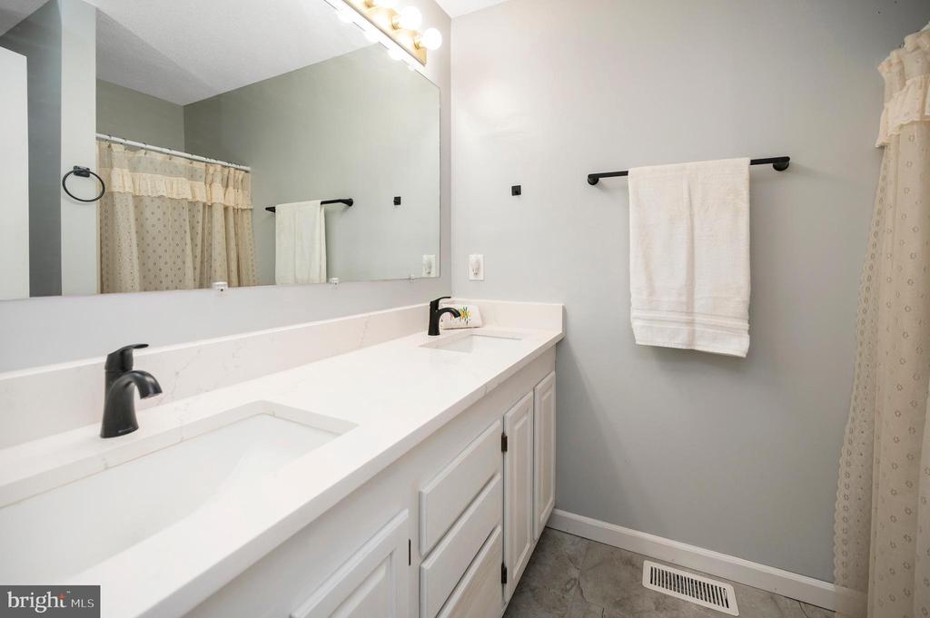 115 PARLIAMENT ST, LOCUST GROVE, Virginia 22508, 3 Bedrooms Bedrooms, ,2 BathroomsBathrooms,Residential,115 PARLIAMENT ST,VAOR2014426 MLS # VAOR2014426