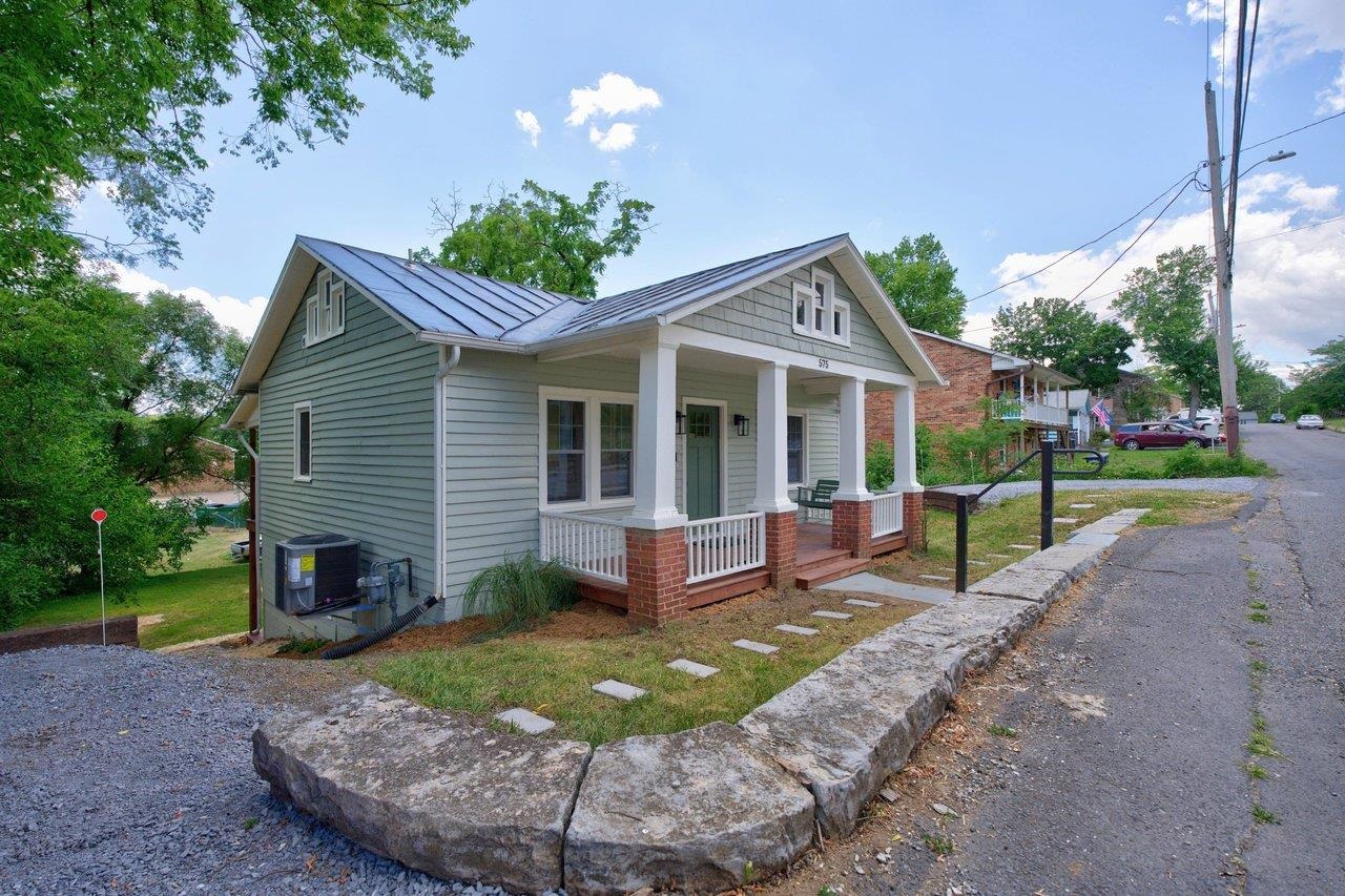 575 HAWKINS ST, HARRISONBURG, Virginia 22801, 3 Bedrooms Bedrooms, ,2 BathroomsBathrooms,Residential,575 HAWKINS ST,678601 MLS # 678601 575 HAWKINS ST, HARRISONBURG, Virginia 22801, 3 Bedrooms Bedrooms, ,2 BathroomsBathrooms,Residential,575 HAWKINS ST,678601 MLS # 678601