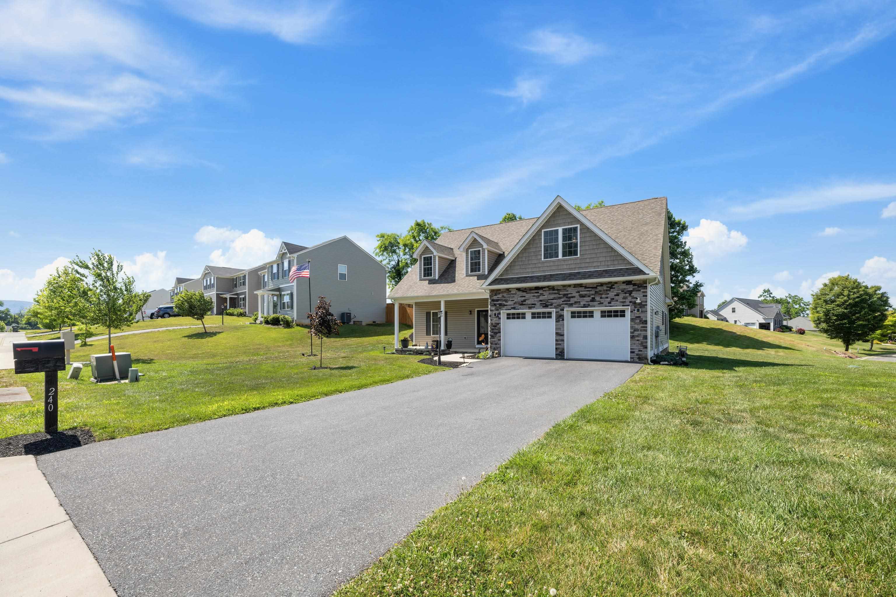240 CLAYBROOK DR, WAYNESBORO, Virginia 22980, 3 Bedrooms Bedrooms, ,2 BathroomsBathrooms,Residential,240 CLAYBROOK DR,678607 MLS # 678607 240 CLAYBROOK DR, WAYNESBORO, Virginia 22980, 3 Bedrooms Bedrooms, ,2 BathroomsBathrooms,Residential,240 CLAYBROOK DR,678607 MLS # 678607