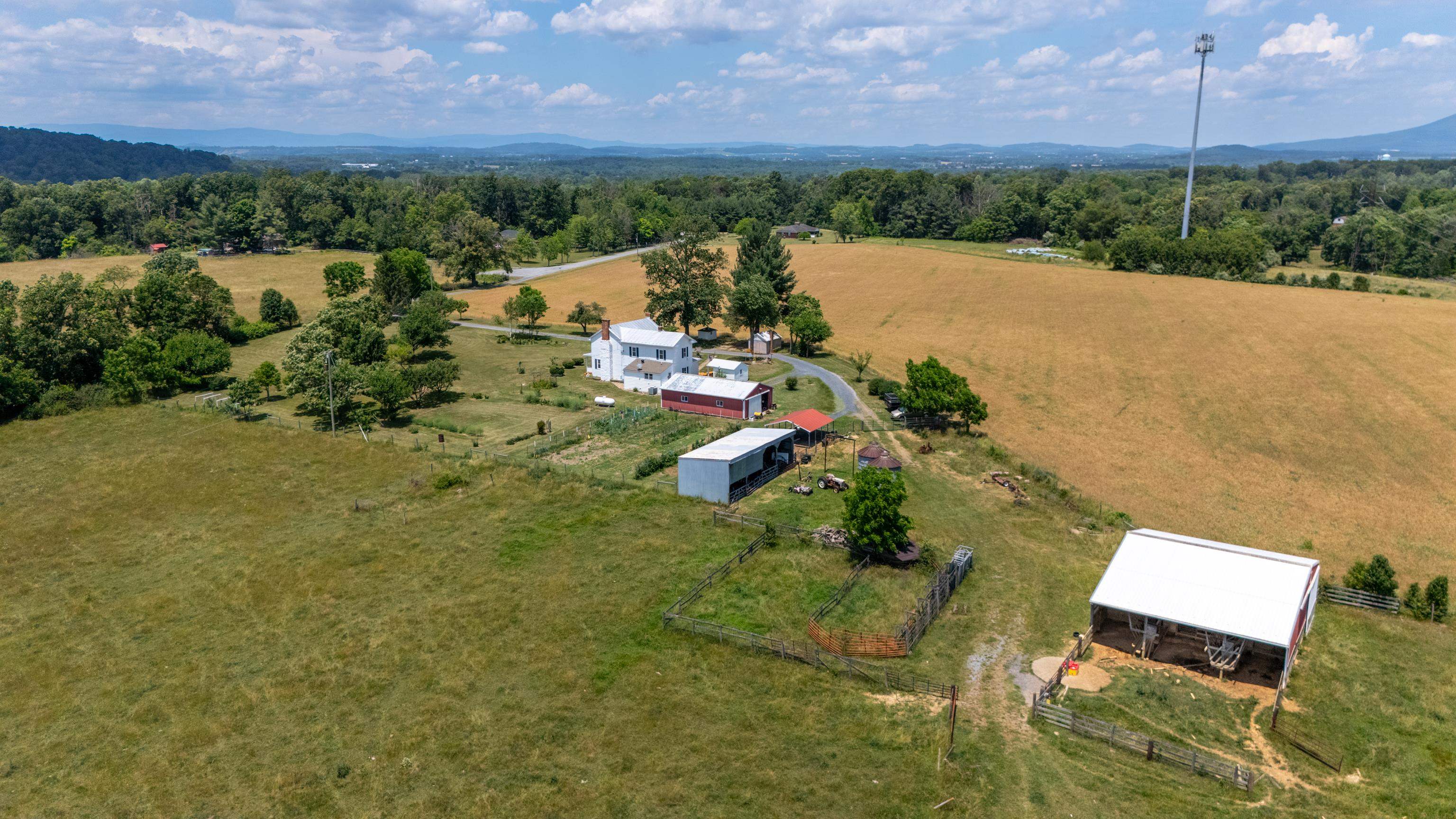 139 TETER RD, GROTTOES, Virginia 24441, 4 Bedrooms Bedrooms, ,1 BathroomBathrooms,Residential,139 TETER RD,678614 MLS # 678614