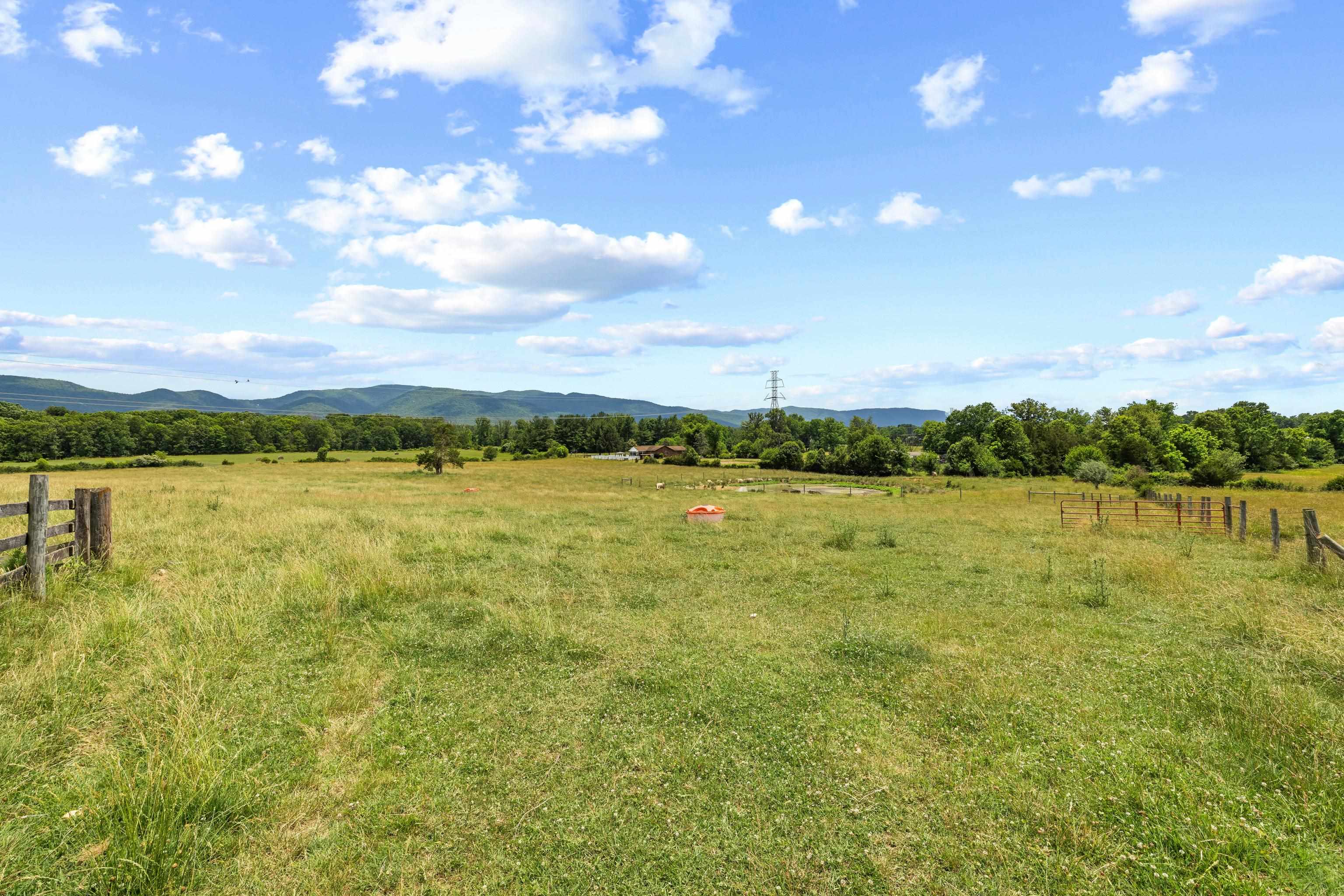 139 TETER RD, GROTTOES, Virginia 24441, 4 Bedrooms Bedrooms, ,1 BathroomBathrooms,Residential,139 TETER RD,678614 MLS # 678614