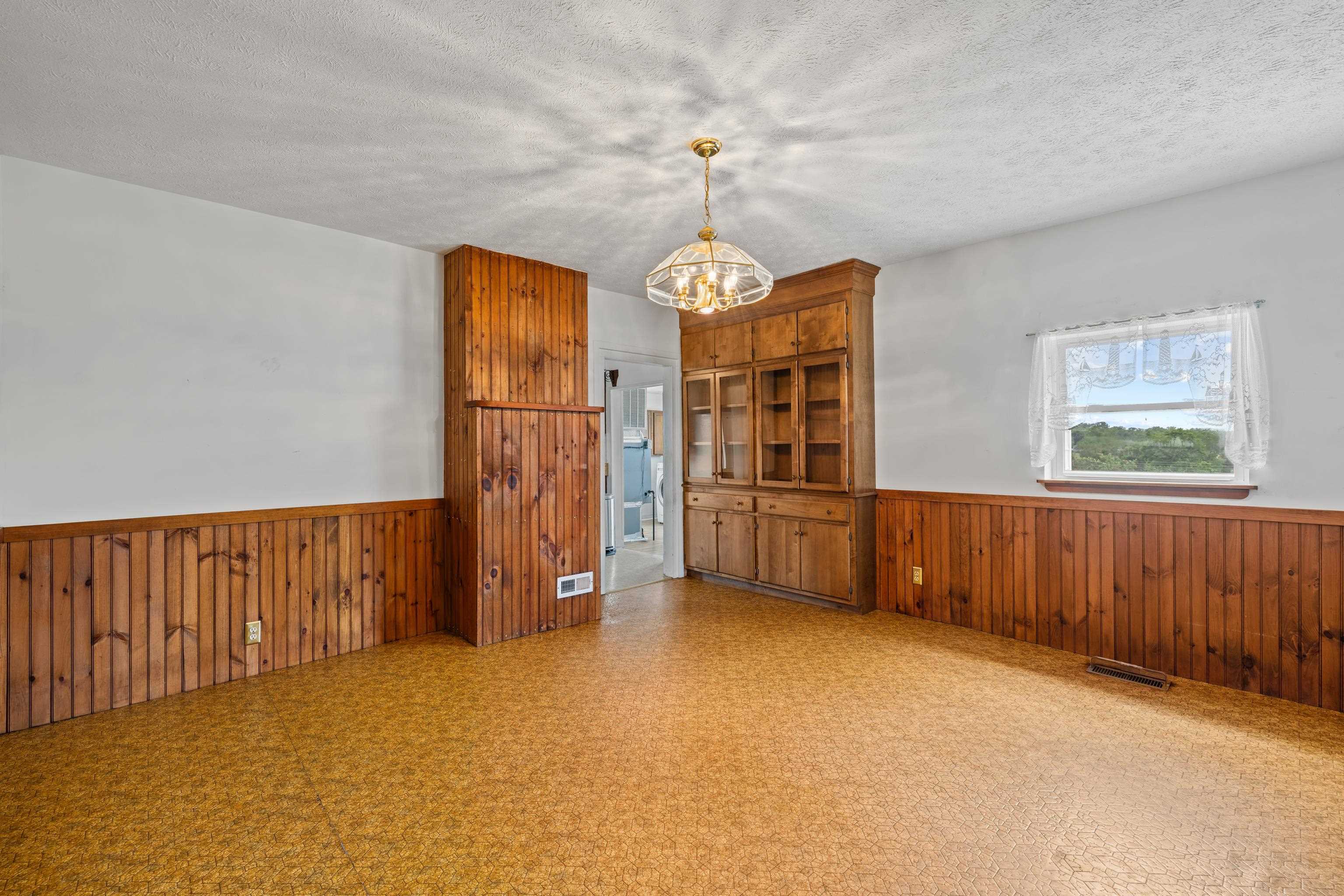 139 TETER RD, GROTTOES, Virginia 24441, 4 Bedrooms Bedrooms, ,1 BathroomBathrooms,Residential,139 TETER RD,678614 MLS # 678614