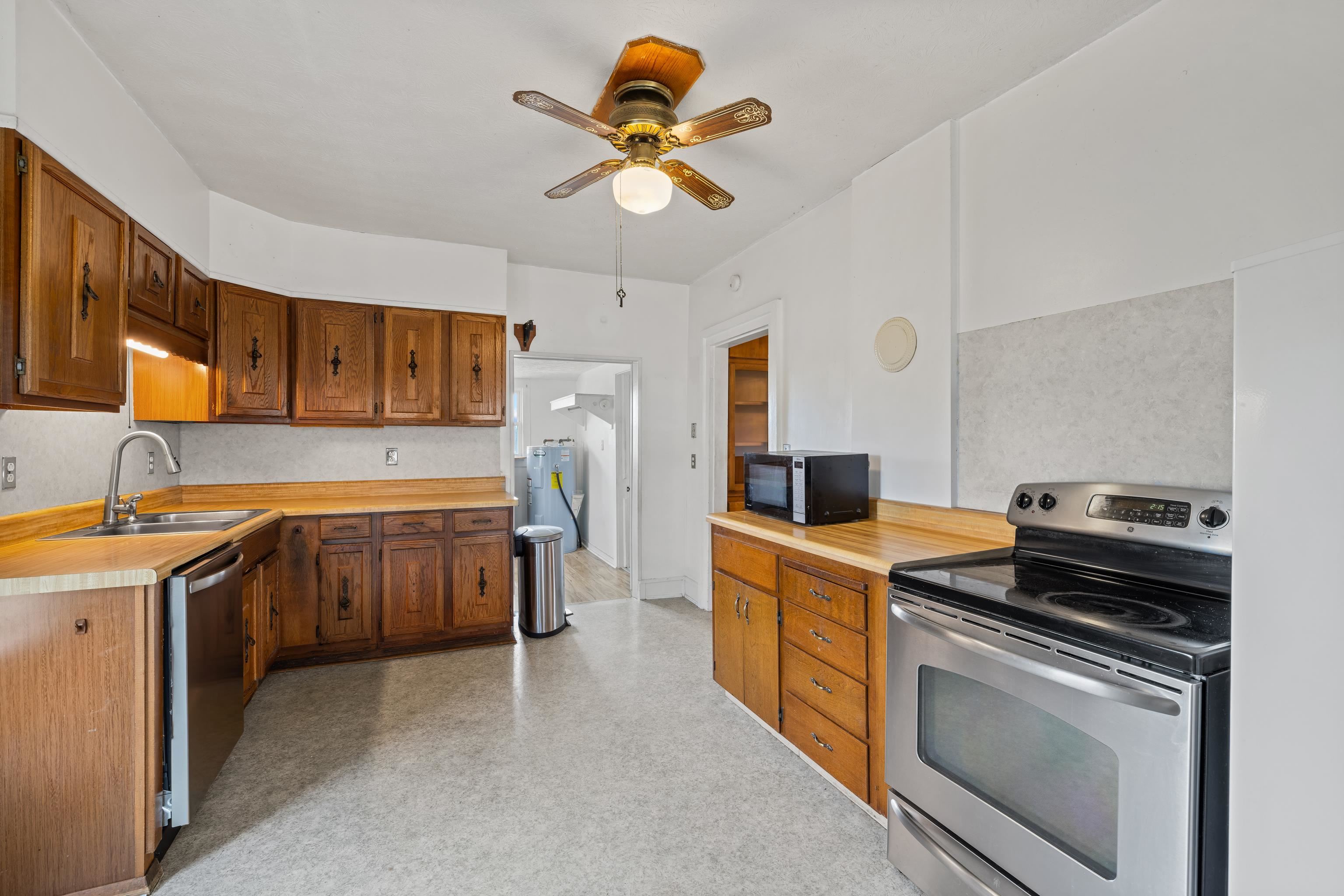 139 TETER RD, GROTTOES, Virginia 24441, 4 Bedrooms Bedrooms, ,1 BathroomBathrooms,Residential,139 TETER RD,678614 MLS # 678614