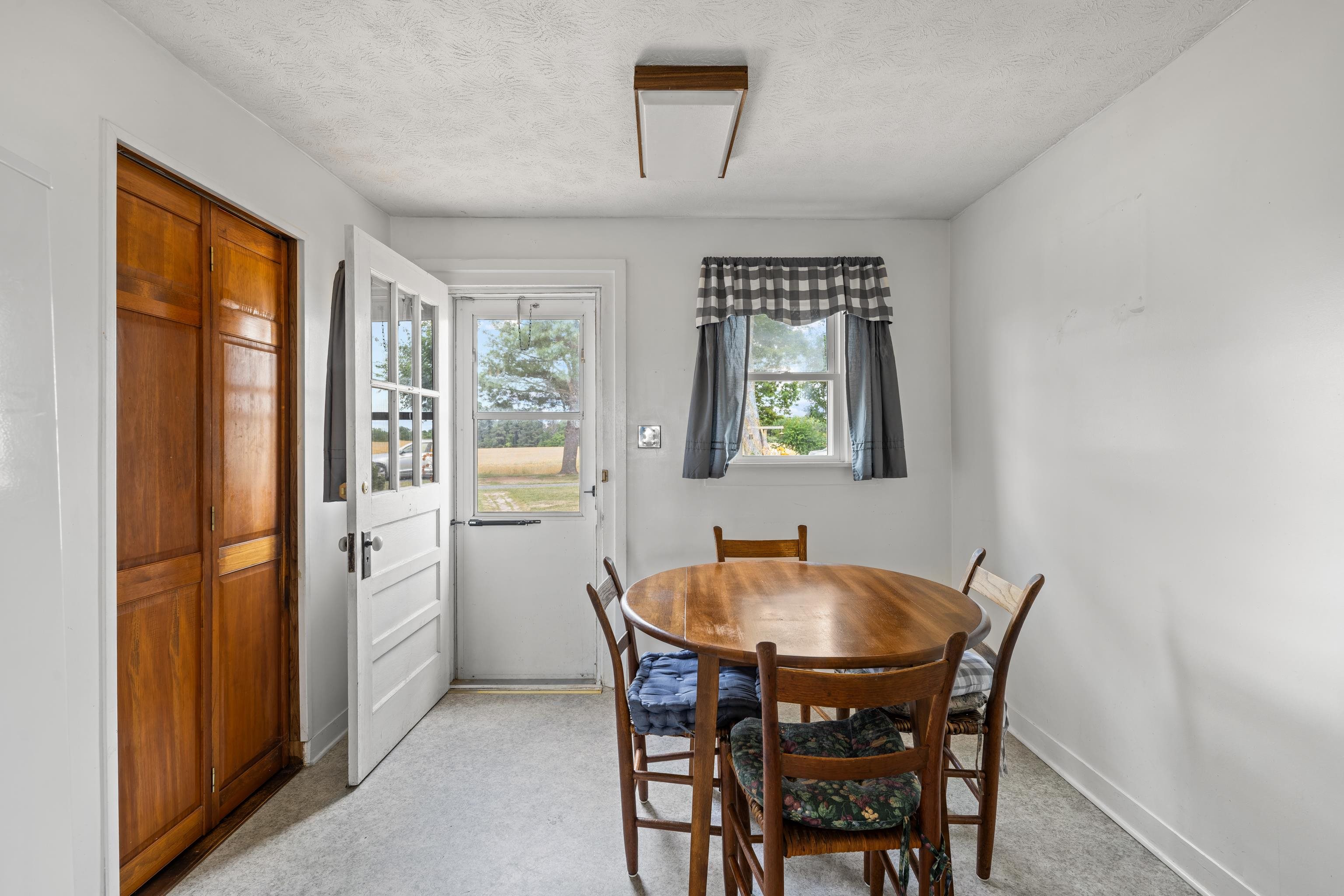 139 TETER RD, GROTTOES, Virginia 24441, 4 Bedrooms Bedrooms, ,1 BathroomBathrooms,Residential,139 TETER RD,678614 MLS # 678614