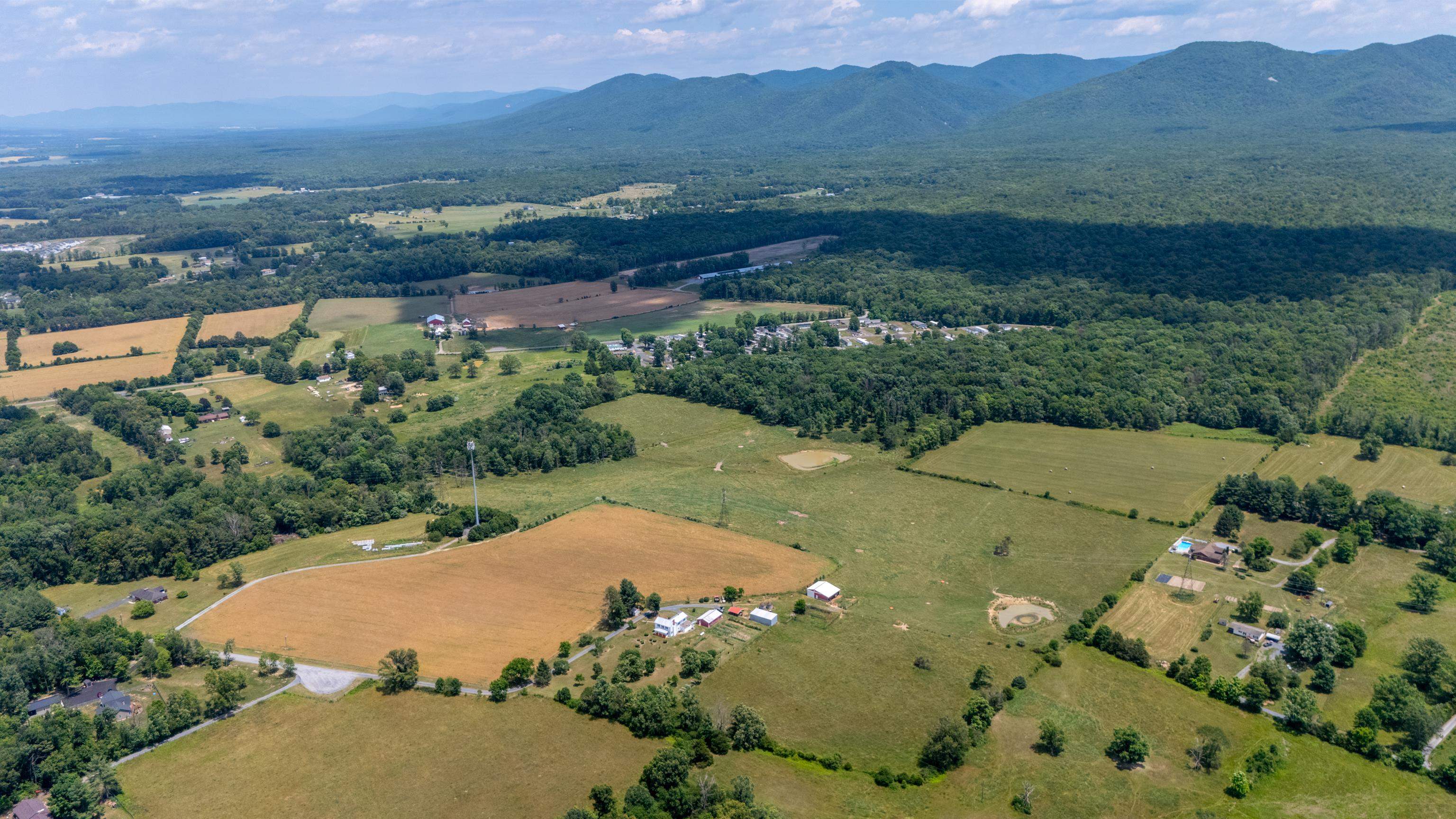 139 TETER RD, GROTTOES, Virginia 24441, 4 Bedrooms Bedrooms, ,1 BathroomBathrooms,Residential,139 TETER RD,678614 MLS # 678614