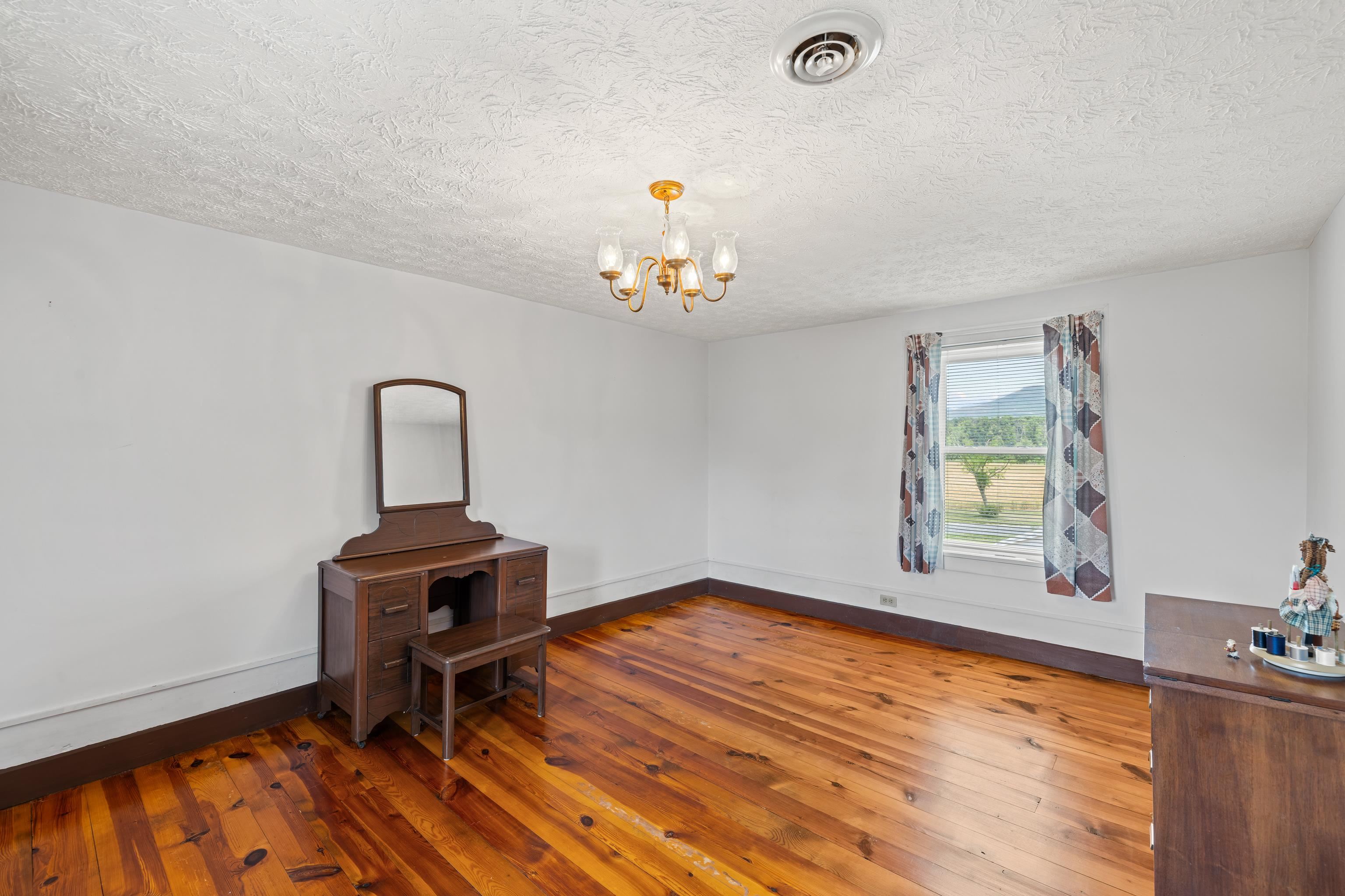 139 TETER RD, GROTTOES, Virginia 24441, 4 Bedrooms Bedrooms, ,1 BathroomBathrooms,Residential,139 TETER RD,678614 MLS # 678614