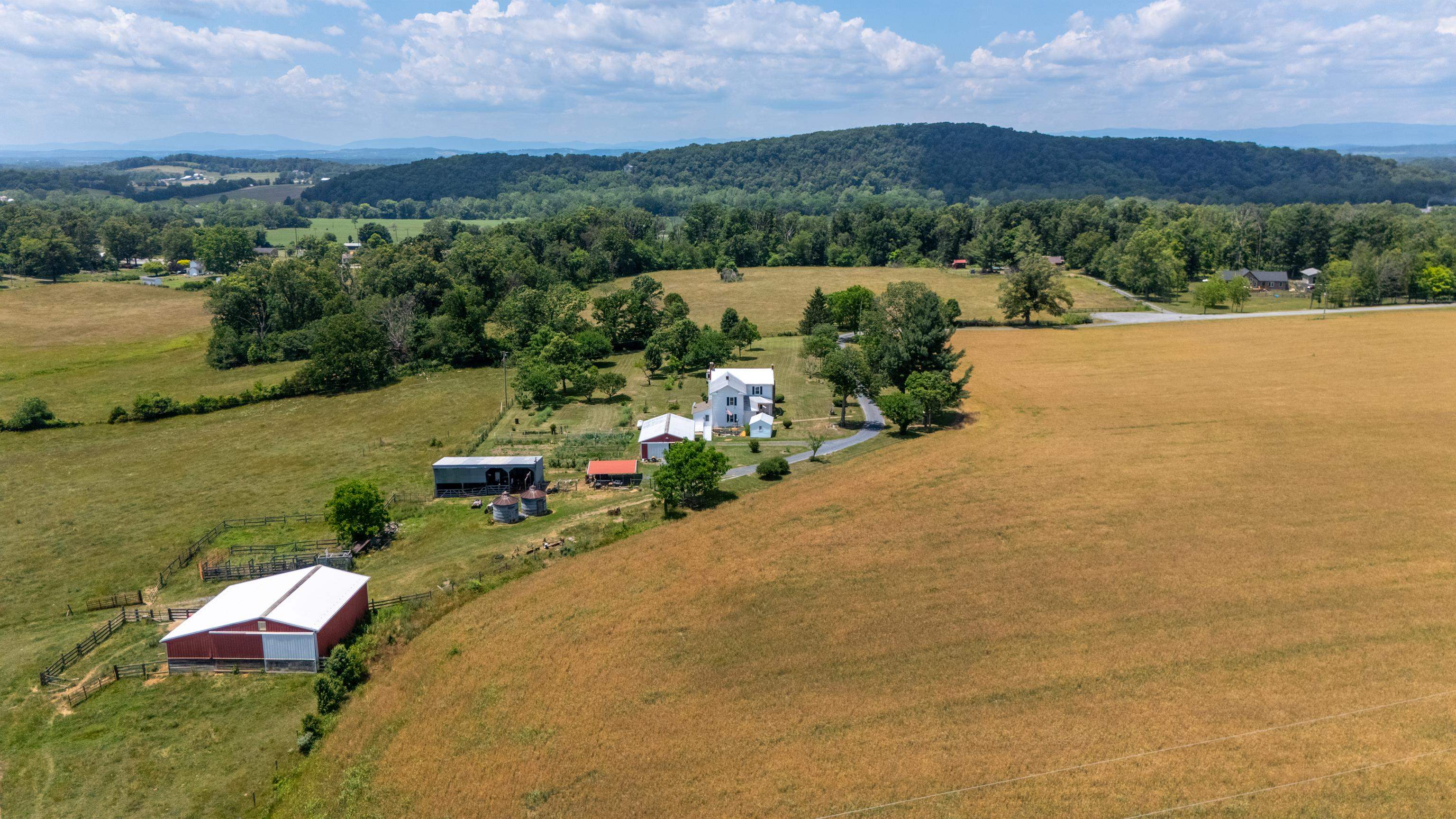 139 TETER RD, GROTTOES, Virginia 24441, 4 Bedrooms Bedrooms, ,1 BathroomBathrooms,Residential,139 TETER RD,678614 MLS # 678614