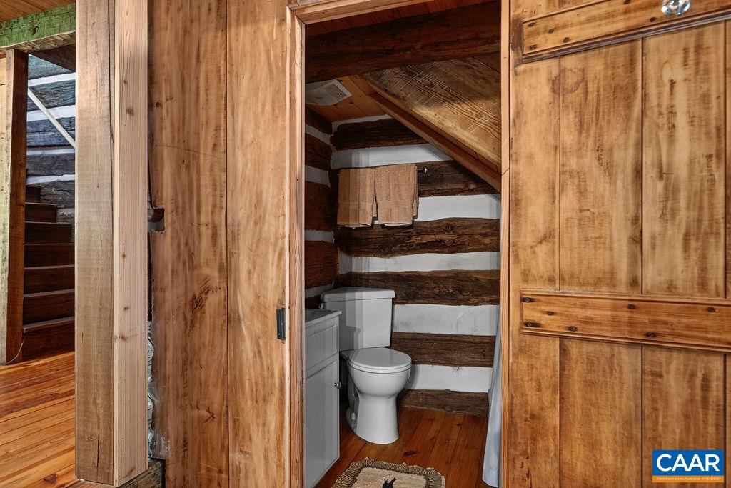 Full bath on the main level Full bath on the main level