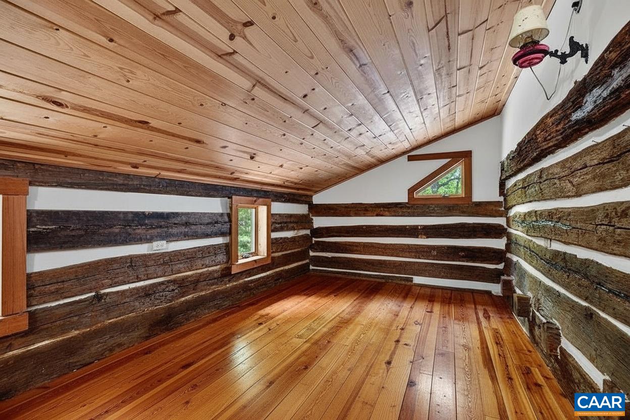 Guest bedroom on the second floor. Guest bedroom on the second floor.