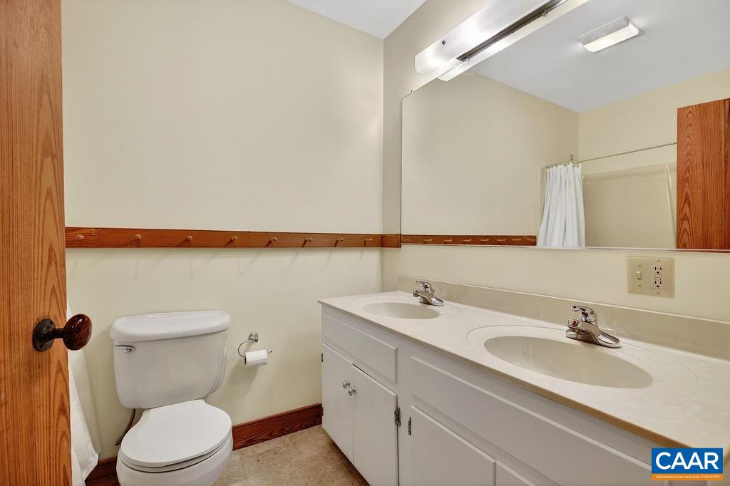 Full bathroom on the lower level. Full bathroom on the lower level.