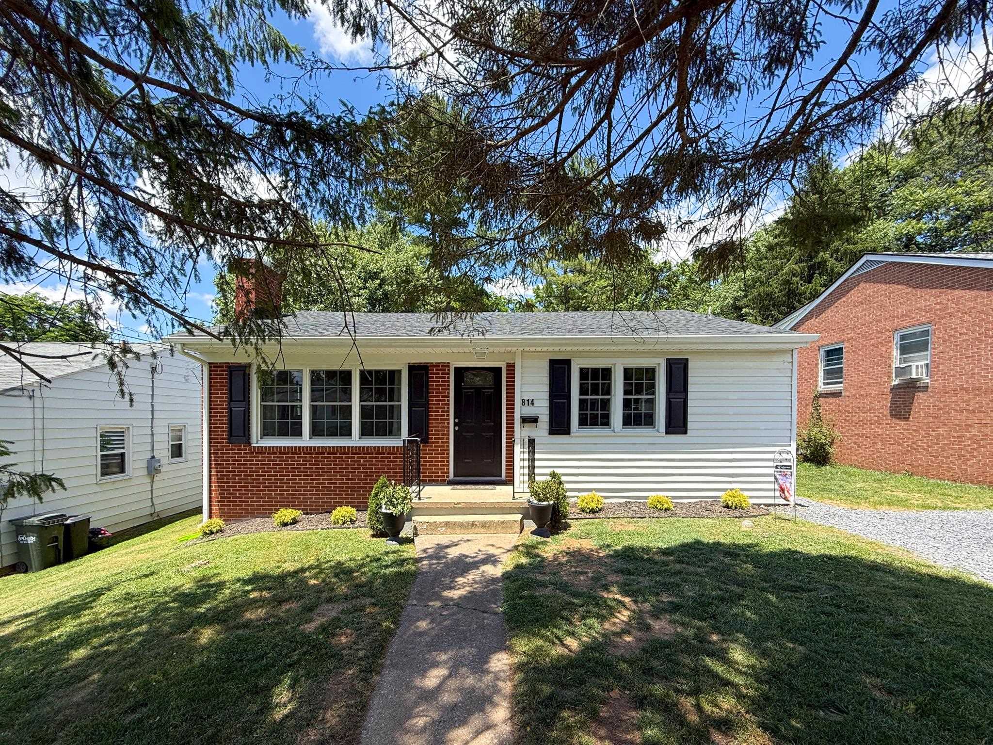 814 ADAMS ST, STAUNTON, Virginia 24401, 3 Bedrooms Bedrooms, ,1 BathroomBathrooms,Residential,814 ADAMS ST,678618 MLS # 678618