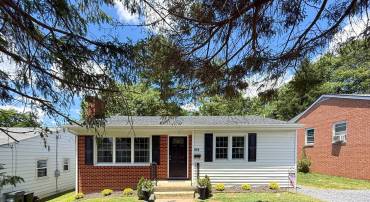 814 ADAMS ST, STAUNTON, Virginia 24401, 3 Bedrooms Bedrooms, ,1 BathroomBathrooms,Residential,814 ADAMS ST,678618 MLS # 678618