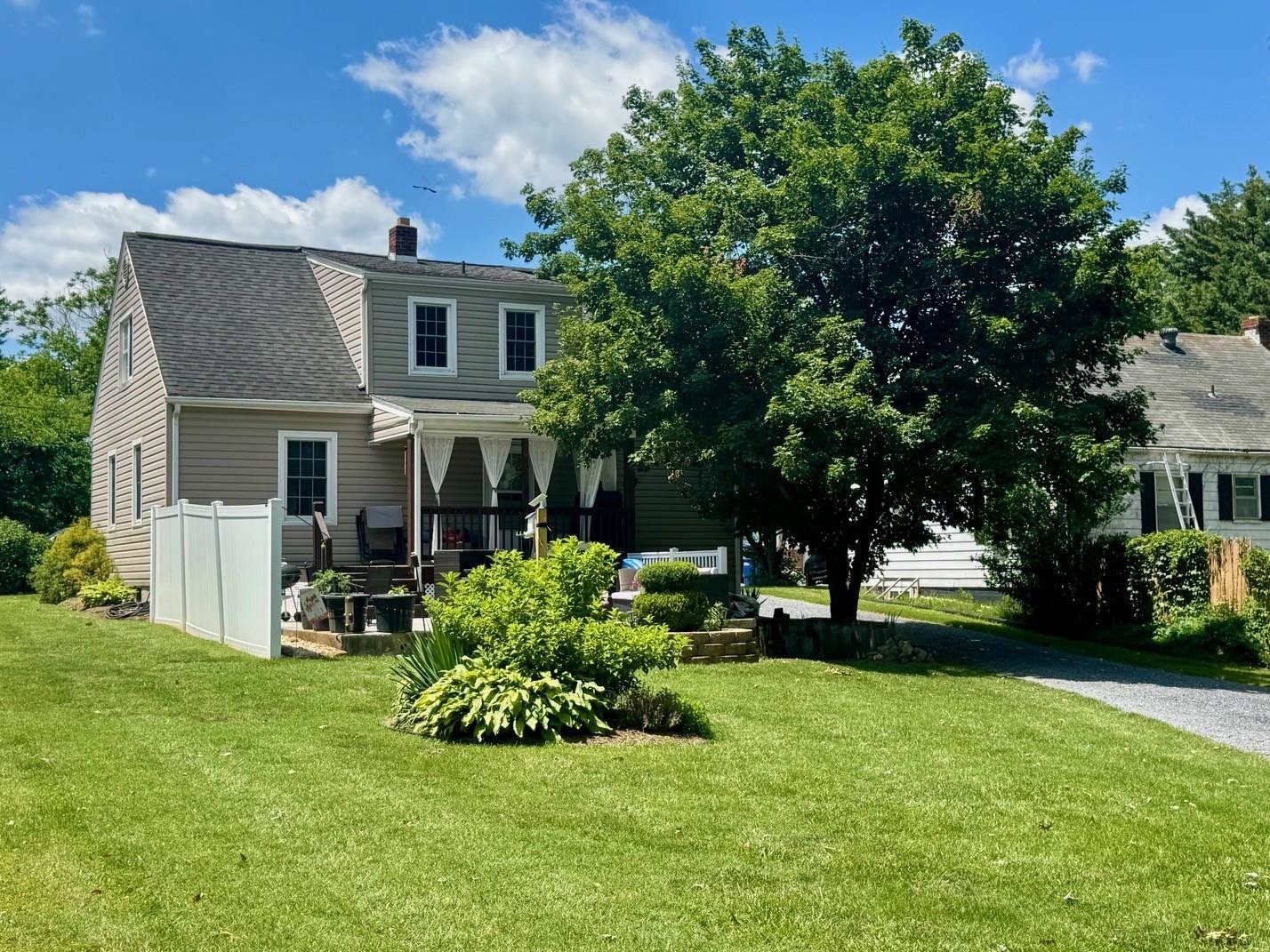 165 SHENANDOAH AVE, TIMBERVILLE, Virginia 22853, 4 Bedrooms Bedrooms, ,2 BathroomsBathrooms,Residential,165 SHENANDOAH AVE,678623 MLS # 678623