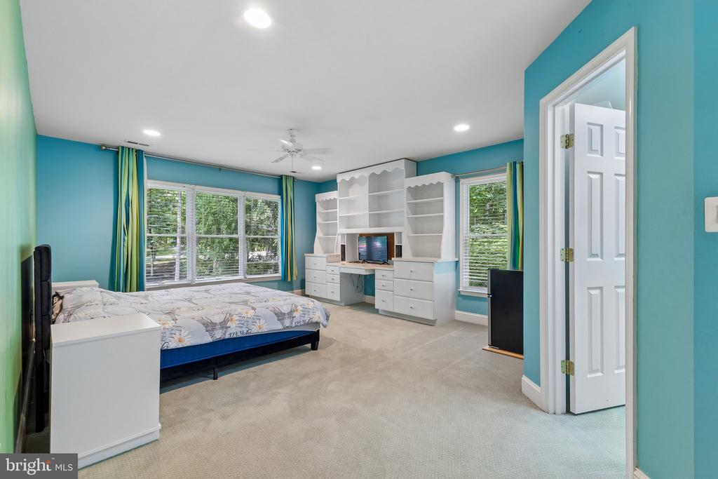 5843 OLD DOMINION CT, WARRENTON, Virginia 20187, 4 Bedrooms Bedrooms, ,5 BathroomsBathrooms,Residential,5843 OLD DOMINION CT,VAFQ2022210 MLS # VAFQ2022210