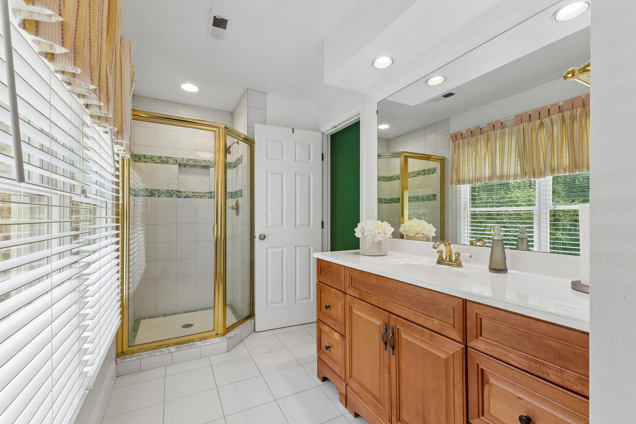 5843 OLD DOMINION CT, WARRENTON, Virginia 20187, 4 Bedrooms Bedrooms, ,5 BathroomsBathrooms,Residential,5843 OLD DOMINION CT,VAFQ2022210 MLS # VAFQ2022210