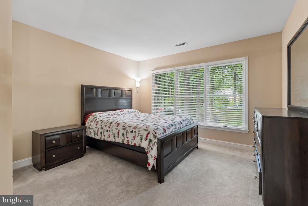 5843 OLD DOMINION CT, WARRENTON, Virginia 20187, 4 Bedrooms Bedrooms, ,5 BathroomsBathrooms,Residential,5843 OLD DOMINION CT,VAFQ2022210 MLS # VAFQ2022210