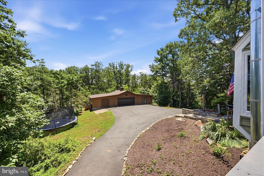 5221 MOUNTAIN VIEW DR, BROAD RUN, Virginia 20137, 3 Bedrooms Bedrooms, ,2 BathroomsBathrooms,Residential,5221 MOUNTAIN VIEW DR,VAFQ2022638 MLS # VAFQ2022638 5221 MOUNTAIN VIEW DR, BROAD RUN, Virginia 20137, 3 Bedrooms Bedrooms, ,2 BathroomsBathrooms,Residential,5221 MOUNTAIN VIEW DR,VAFQ2022638 MLS # VAFQ2022638