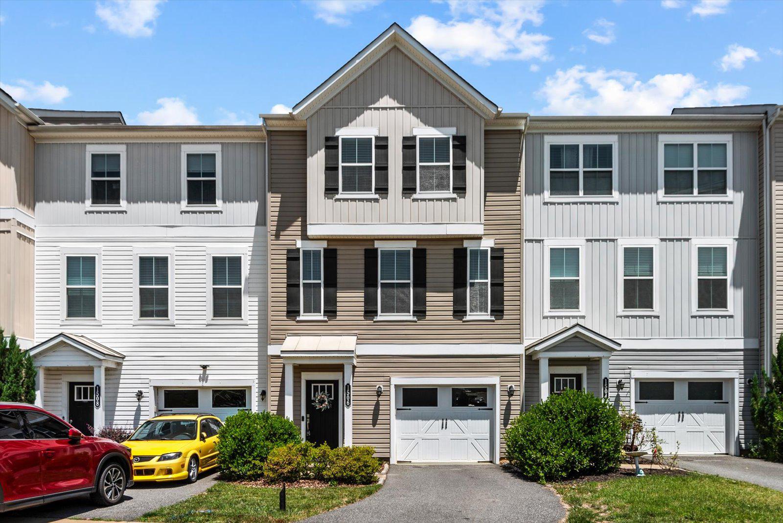 1506 HUDGINS FARM CIR, FREDERICKSBURG, Virginia 22408, 3 Bedrooms Bedrooms, ,3 BathroomsBathrooms,Residential,1506 HUDGINS FARM CIR,VASP2042630 MLS # VASP2042630 1506 HUDGINS FARM CIR, FREDERICKSBURG, Virginia 22408, 3 Bedrooms Bedrooms, ,3 BathroomsBathrooms,Residential,1506 HUDGINS FARM CIR,VASP2042630 MLS # VASP2042630