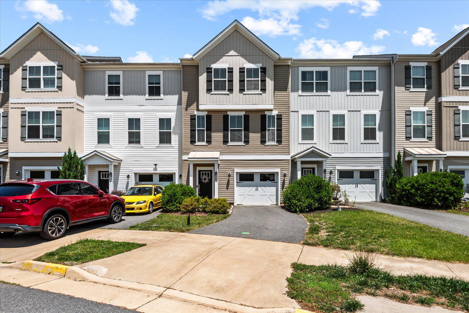 1506 HUDGINS FARM CIR, FREDERICKSBURG, Virginia 22408, 3 Bedrooms Bedrooms, ,3 BathroomsBathrooms,Residential,1506 HUDGINS FARM CIR,VASP2042630 MLS # VASP2042630 1506 HUDGINS FARM CIR, FREDERICKSBURG, Virginia 22408, 3 Bedrooms Bedrooms, ,3 BathroomsBathrooms,Residential,1506 HUDGINS FARM CIR,VASP2042630 MLS # VASP2042630