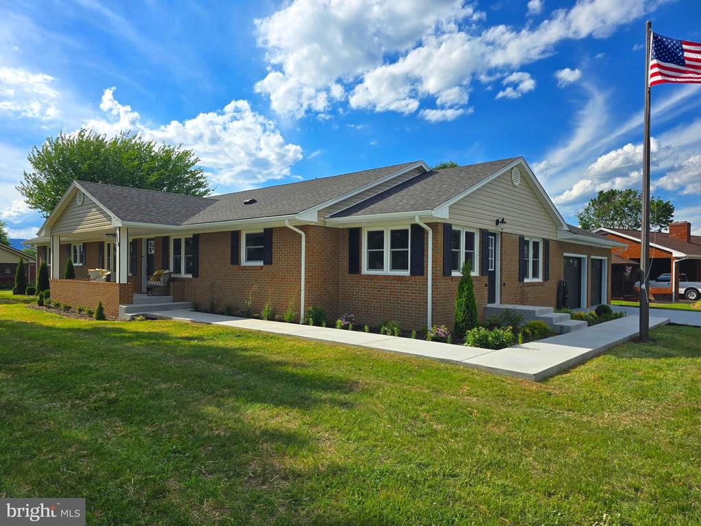 310 W MAIN ST, STANLEY, Virginia 22851, 5 Bedrooms Bedrooms, ,2 BathroomsBathrooms,Residential,310 W MAIN ST,VAPA2006464 MLS # VAPA2006464