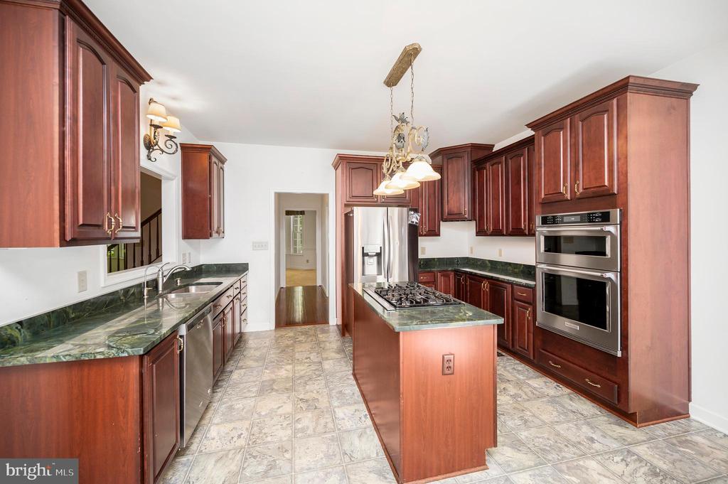 909 EASTOVER PKWY, LOCUST GROVE, Virginia 22508, 5 Bedrooms Bedrooms, ,3 BathroomsBathrooms,Residential,909 EASTOVER PKWY,VAOR2014230 MLS # VAOR2014230