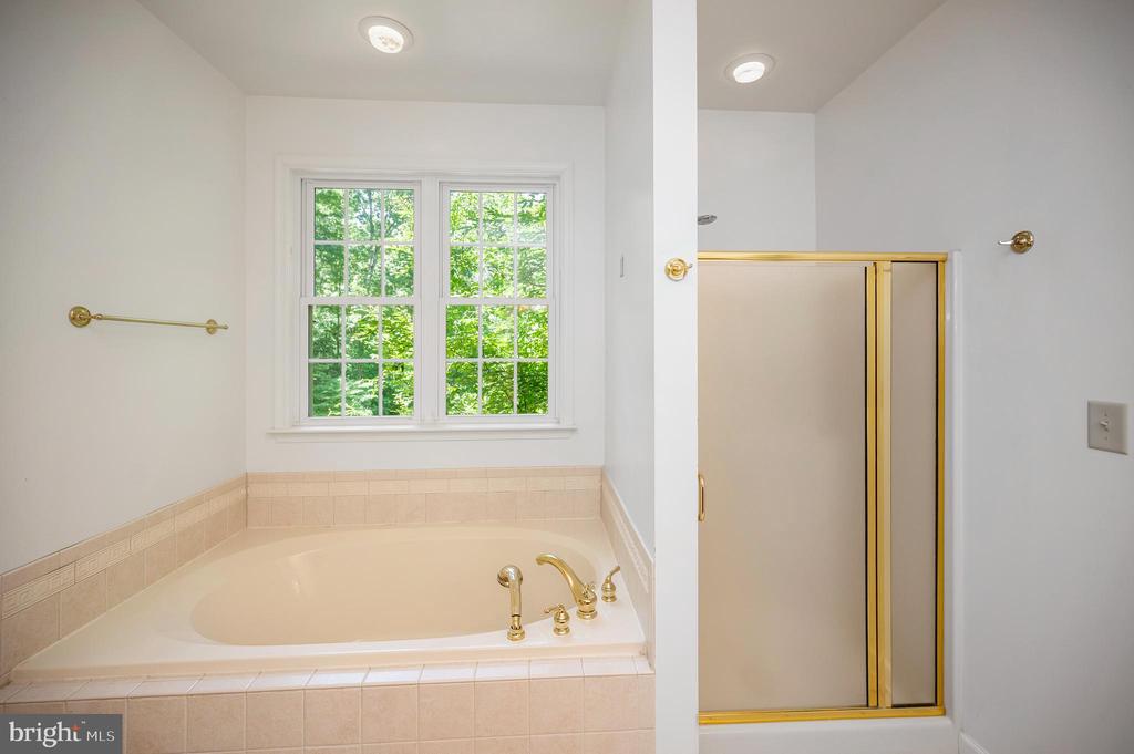 909 EASTOVER PKWY, LOCUST GROVE, Virginia 22508, 5 Bedrooms Bedrooms, ,3 BathroomsBathrooms,Residential,909 EASTOVER PKWY,VAOR2014230 MLS # VAOR2014230