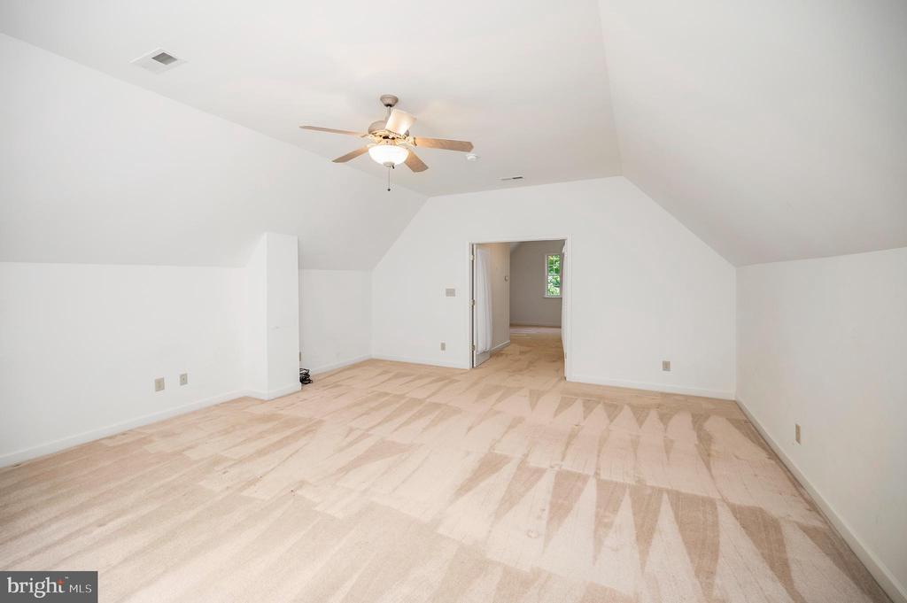 909 EASTOVER PKWY, LOCUST GROVE, Virginia 22508, 5 Bedrooms Bedrooms, ,3 BathroomsBathrooms,Residential,909 EASTOVER PKWY,VAOR2014230 MLS # VAOR2014230