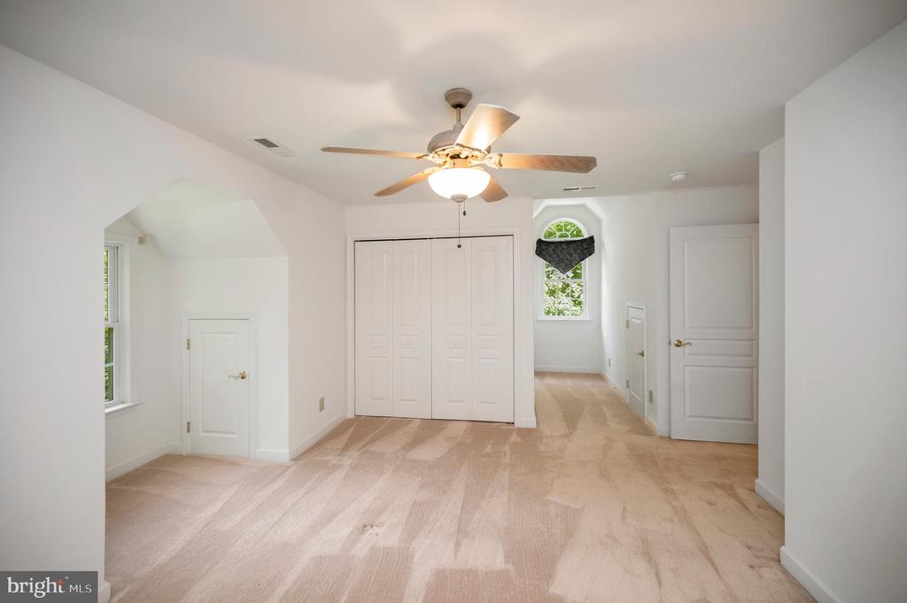 909 EASTOVER PKWY, LOCUST GROVE, Virginia 22508, 5 Bedrooms Bedrooms, ,3 BathroomsBathrooms,Residential,909 EASTOVER PKWY,VAOR2014230 MLS # VAOR2014230