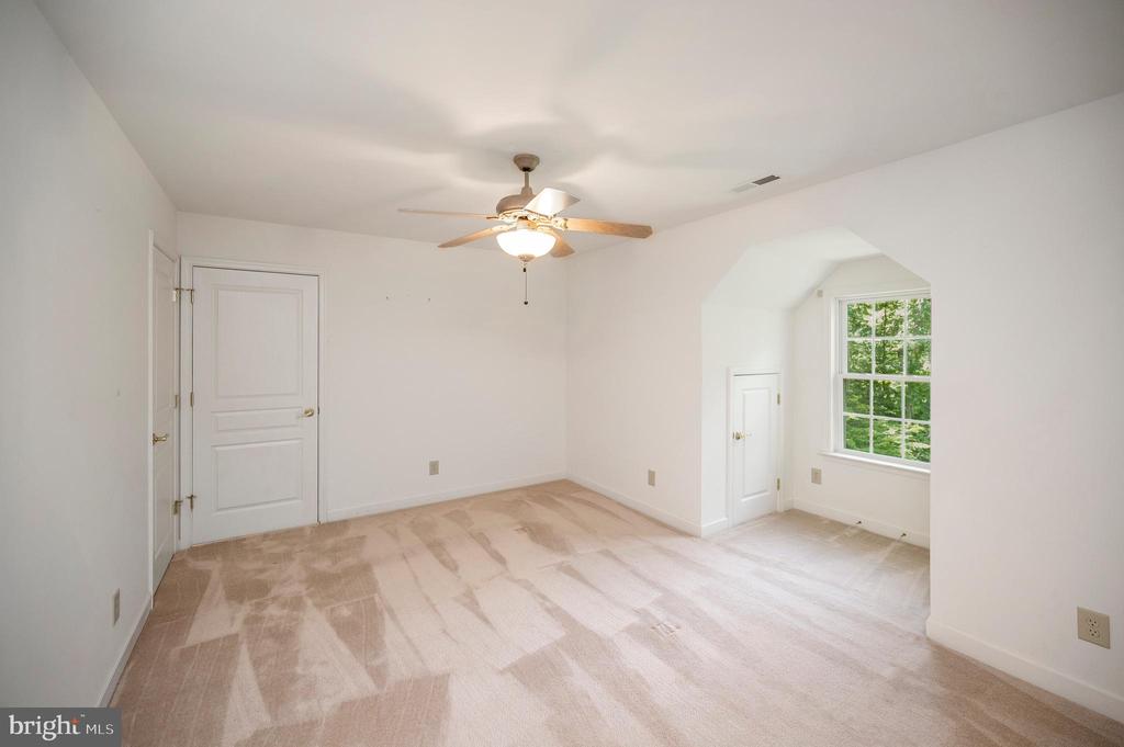 909 EASTOVER PKWY, LOCUST GROVE, Virginia 22508, 5 Bedrooms Bedrooms, ,3 BathroomsBathrooms,Residential,909 EASTOVER PKWY,VAOR2014230 MLS # VAOR2014230