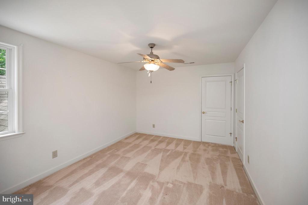 909 EASTOVER PKWY, LOCUST GROVE, Virginia 22508, 5 Bedrooms Bedrooms, ,3 BathroomsBathrooms,Residential,909 EASTOVER PKWY,VAOR2014230 MLS # VAOR2014230