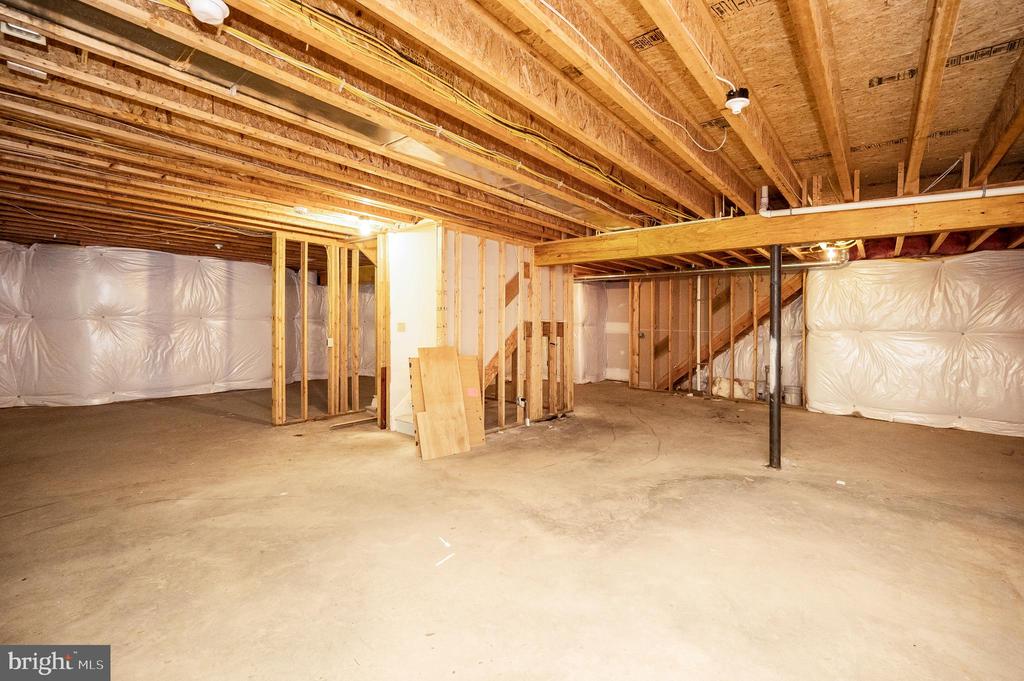 909 EASTOVER PKWY, LOCUST GROVE, Virginia 22508, 5 Bedrooms Bedrooms, ,3 BathroomsBathrooms,Residential,909 EASTOVER PKWY,VAOR2014230 MLS # VAOR2014230