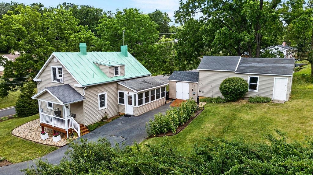 1801 SHUTTERLEE MILL RD, STAUNTON, Virginia 24401, 3 Bedrooms Bedrooms, ,2 BathroomsBathrooms,Residential,Harris,1801 SHUTTERLEE MILL RD,678627 MLS # 678627