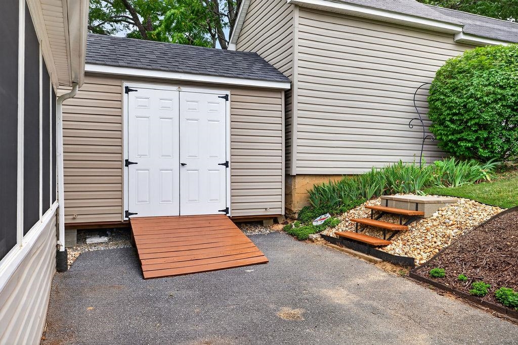 1801 SHUTTERLEE MILL RD, STAUNTON, Virginia 24401, 3 Bedrooms Bedrooms, ,2 BathroomsBathrooms,Residential,Harris,1801 SHUTTERLEE MILL RD,678627 MLS # 678627