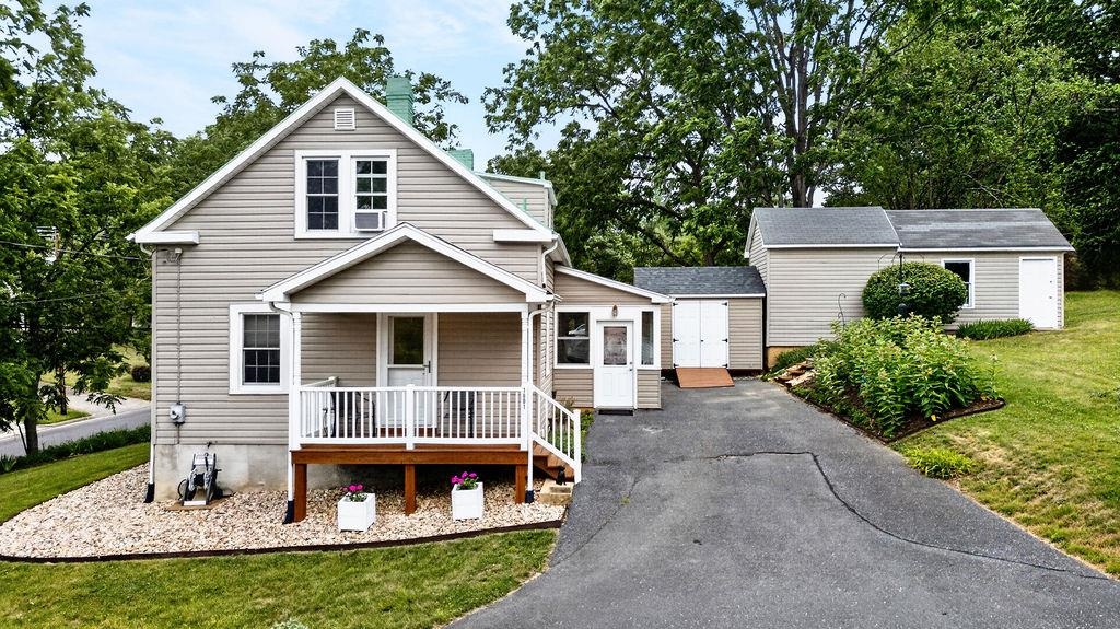 1801 SHUTTERLEE MILL RD, STAUNTON, Virginia 24401, 3 Bedrooms Bedrooms, ,2 BathroomsBathrooms,Residential,Harris,1801 SHUTTERLEE MILL RD,678627 MLS # 678627
