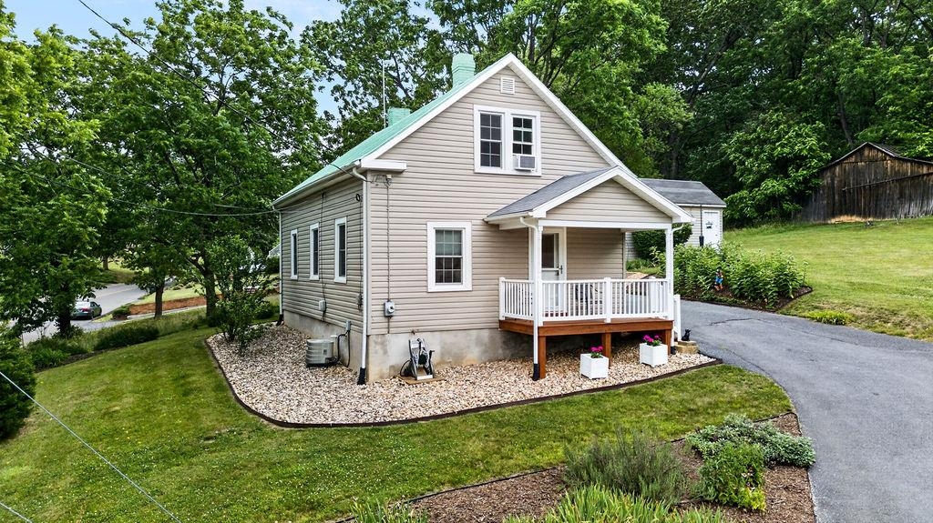 1801 SHUTTERLEE MILL RD, STAUNTON, Virginia 24401, 3 Bedrooms Bedrooms, ,2 BathroomsBathrooms,Residential,Harris,1801 SHUTTERLEE MILL RD,678627 MLS # 678627
