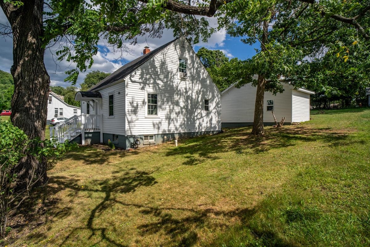 344 MARY GRAY LN, STAUNTON, Virginia 24401, 3 Bedrooms Bedrooms, ,1 BathroomBathrooms,Residential,344 MARY GRAY LN,678636 MLS # 678636 344 MARY GRAY LN, STAUNTON, Virginia 24401, 3 Bedrooms Bedrooms, ,1 BathroomBathrooms,Residential,344 MARY GRAY LN,678636 MLS # 678636