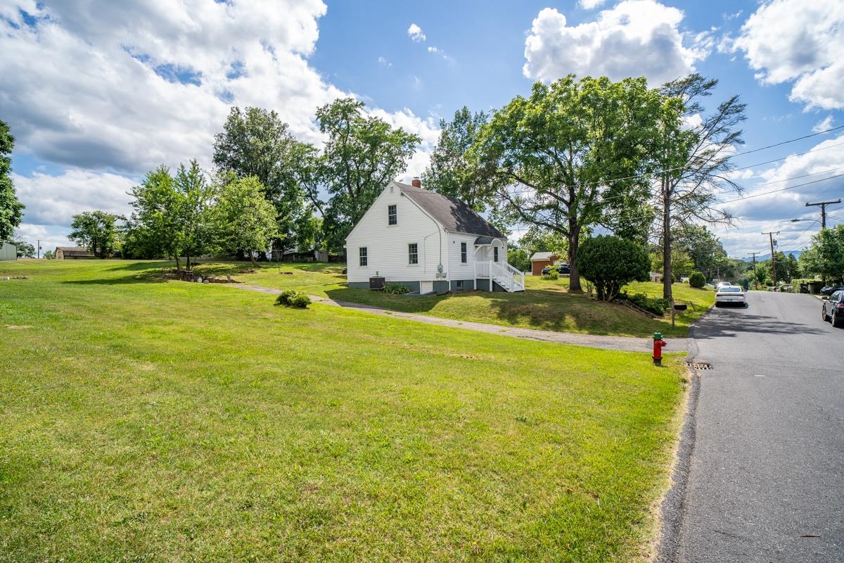 344 MARY GRAY LN, STAUNTON, Virginia 24401, 3 Bedrooms Bedrooms, ,1 BathroomBathrooms,Residential,344 MARY GRAY LN,678636 MLS # 678636 344 MARY GRAY LN, STAUNTON, Virginia 24401, 3 Bedrooms Bedrooms, ,1 BathroomBathrooms,Residential,344 MARY GRAY LN,678636 MLS # 678636