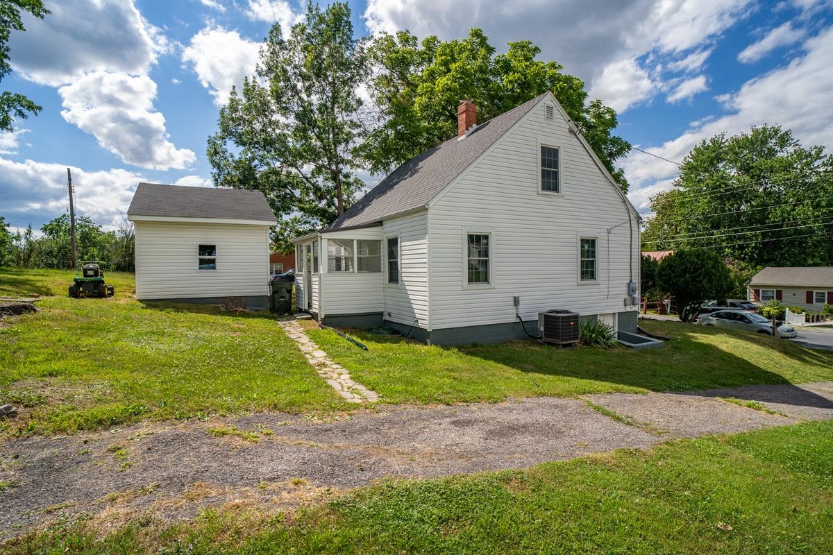 344 MARY GRAY LN, STAUNTON, Virginia 24401, 3 Bedrooms Bedrooms, ,1 BathroomBathrooms,Residential,344 MARY GRAY LN,678636 MLS # 678636 344 MARY GRAY LN, STAUNTON, Virginia 24401, 3 Bedrooms Bedrooms, ,1 BathroomBathrooms,Residential,344 MARY GRAY LN,678636 MLS # 678636