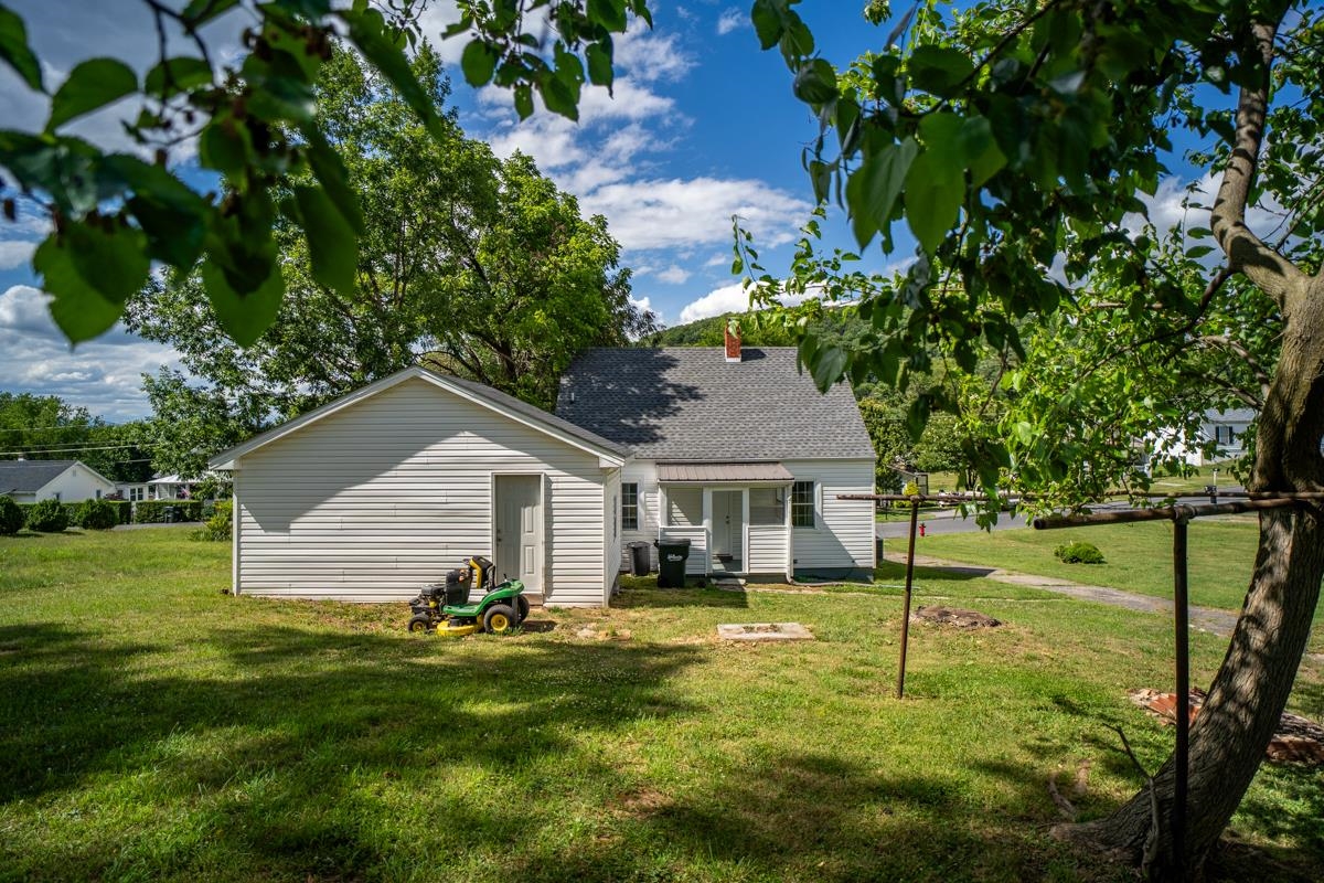 344 MARY GRAY LN, STAUNTON, Virginia 24401, 3 Bedrooms Bedrooms, ,1 BathroomBathrooms,Residential,344 MARY GRAY LN,678636 MLS # 678636 344 MARY GRAY LN, STAUNTON, Virginia 24401, 3 Bedrooms Bedrooms, ,1 BathroomBathrooms,Residential,344 MARY GRAY LN,678636 MLS # 678636