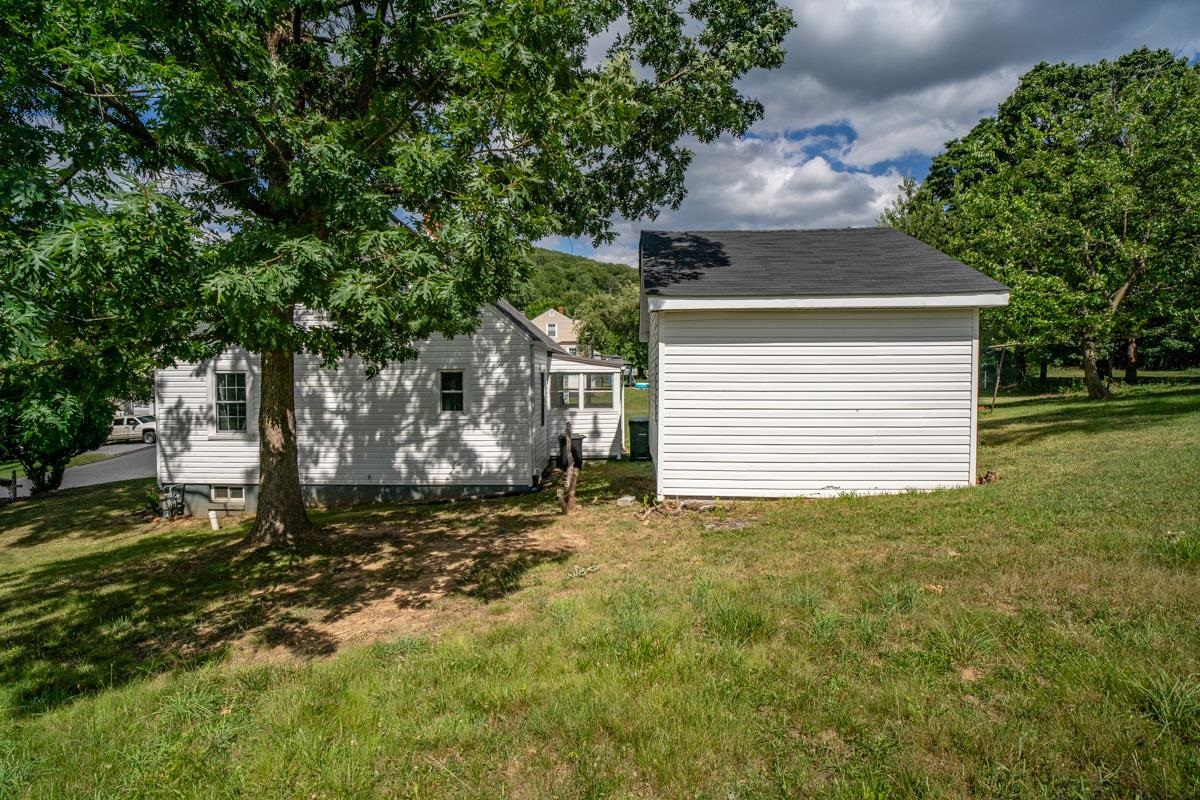 344 MARY GRAY LN, STAUNTON, Virginia 24401, 3 Bedrooms Bedrooms, ,1 BathroomBathrooms,Residential,344 MARY GRAY LN,678636 MLS # 678636 344 MARY GRAY LN, STAUNTON, Virginia 24401, 3 Bedrooms Bedrooms, ,1 BathroomBathrooms,Residential,344 MARY GRAY LN,678636 MLS # 678636