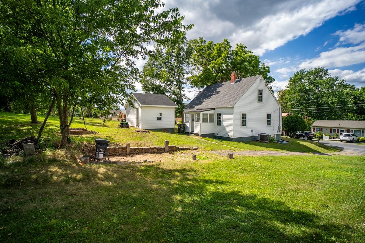 344 MARY GRAY LN, STAUNTON, Virginia 24401, 3 Bedrooms Bedrooms, ,1 BathroomBathrooms,Residential,344 MARY GRAY LN,678636 MLS # 678636 344 MARY GRAY LN, STAUNTON, Virginia 24401, 3 Bedrooms Bedrooms, ,1 BathroomBathrooms,Residential,344 MARY GRAY LN,678636 MLS # 678636