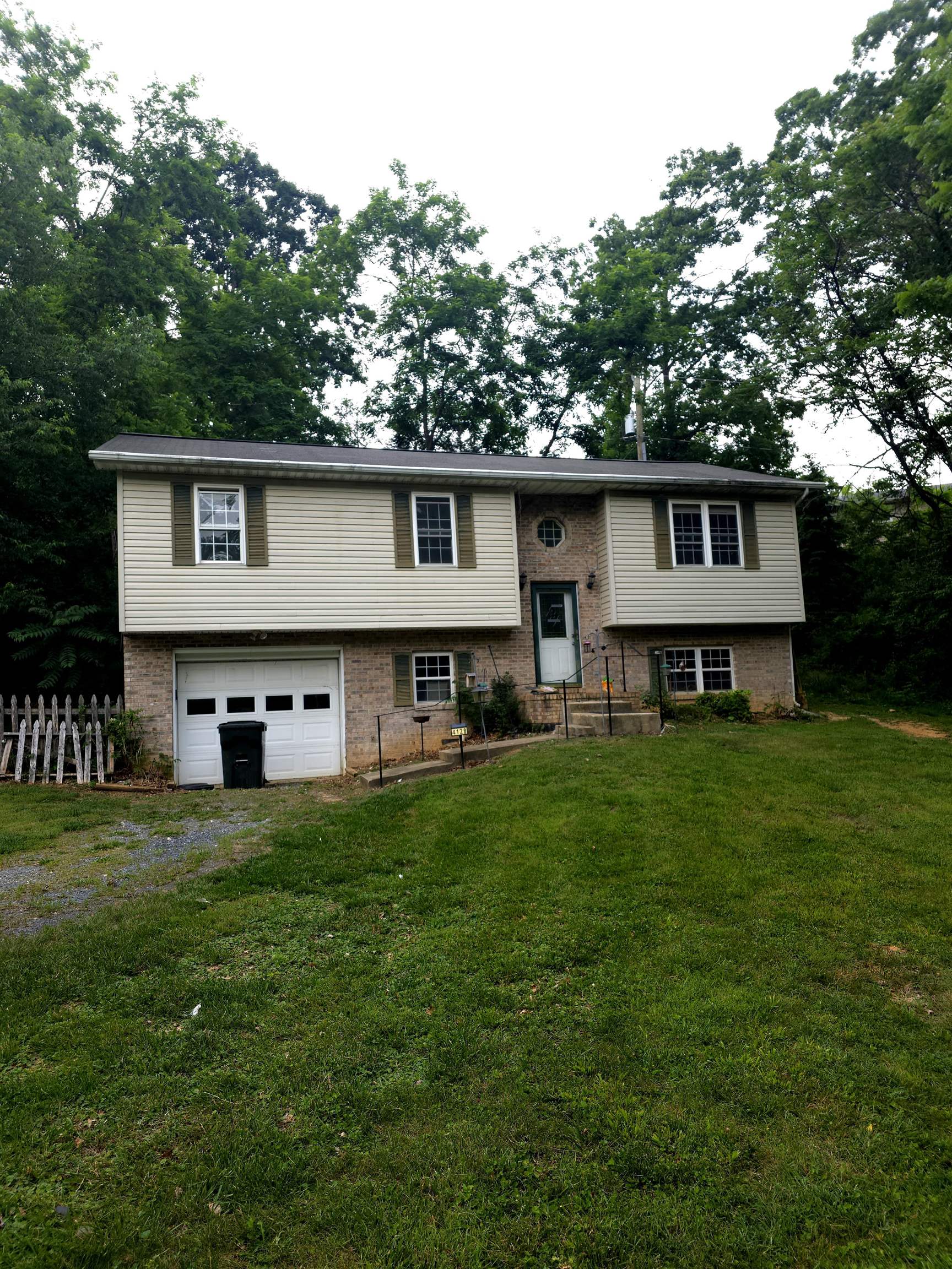 412 DEVON RD, STAUNTON, Virginia 24401, 3 Bedrooms Bedrooms, ,2 BathroomsBathrooms,Residential,412 DEVON RD,678643 MLS # 678643 412 DEVON RD, STAUNTON, Virginia 24401, 3 Bedrooms Bedrooms, ,2 BathroomsBathrooms,Residential,412 DEVON RD,678643 MLS # 678643