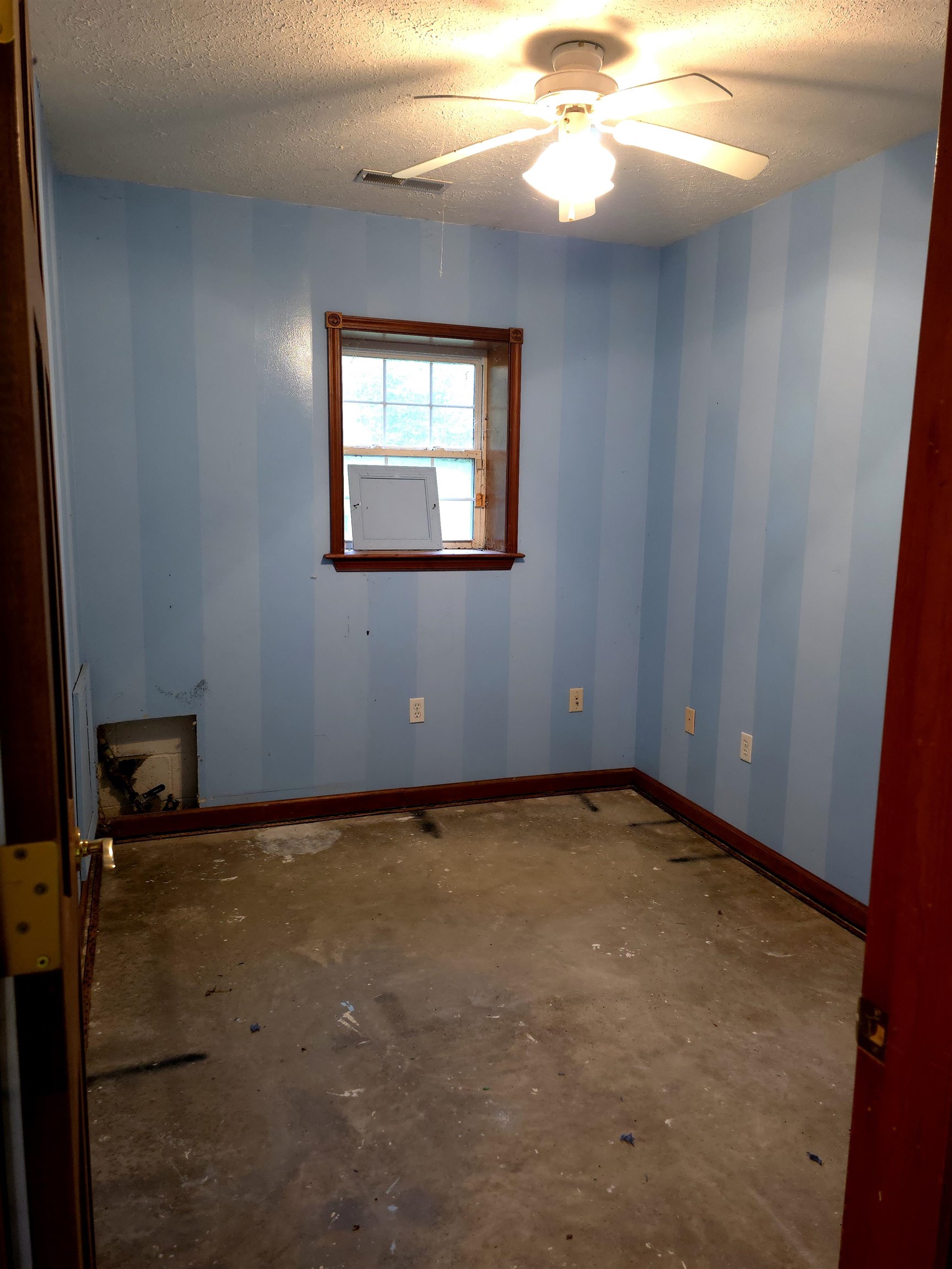 412 DEVON RD, STAUNTON, Virginia 24401, 3 Bedrooms Bedrooms, ,2 BathroomsBathrooms,Residential,412 DEVON RD,678643 MLS # 678643 412 DEVON RD, STAUNTON, Virginia 24401, 3 Bedrooms Bedrooms, ,2 BathroomsBathrooms,Residential,412 DEVON RD,678643 MLS # 678643